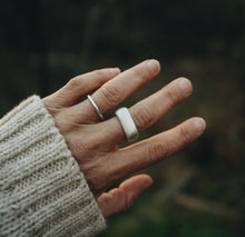 Load image into Gallery viewer, Signet Ring size 8