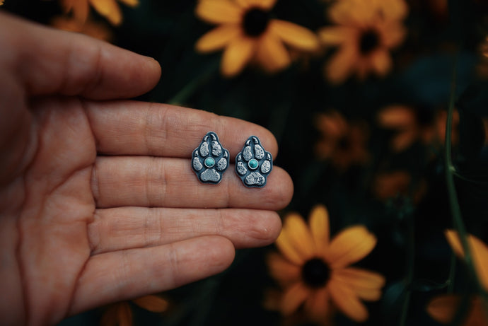 Paw Studs