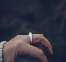 Load image into Gallery viewer, Signet Ring size 6