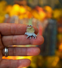 Load image into Gallery viewer, Wolf Necklace Charm