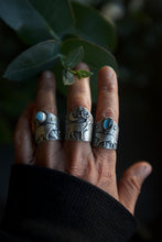 Load image into Gallery viewer, Wolf Shield Ring