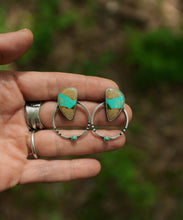 Load image into Gallery viewer, Pretty As Can Be Earrings