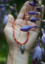 Load image into Gallery viewer, Crayfish Claw Spiny Oyster Bead necklace