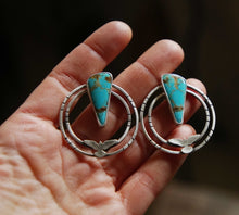 Load image into Gallery viewer, Rise to the Occassion earrings
